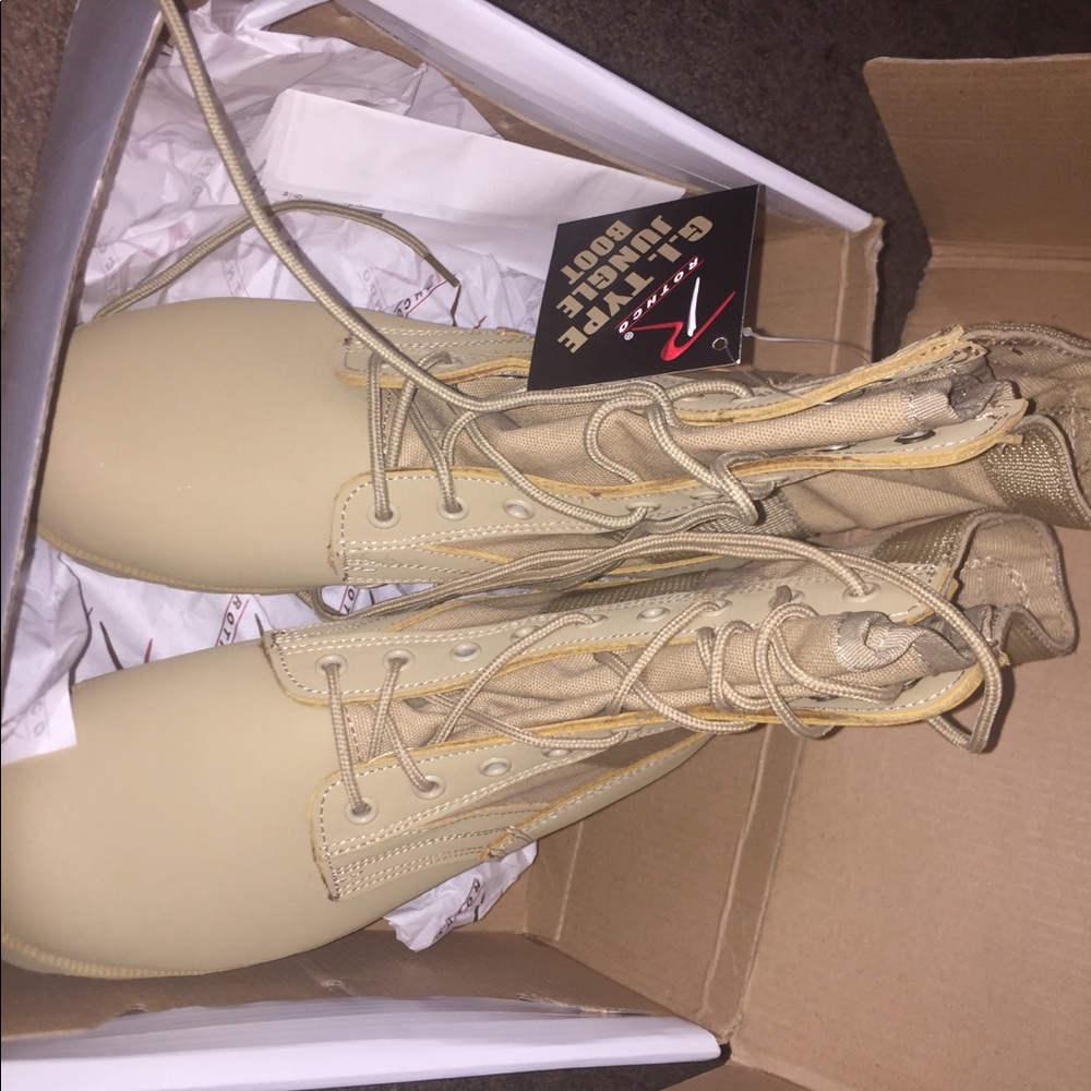Men’s boots size 6 brand new